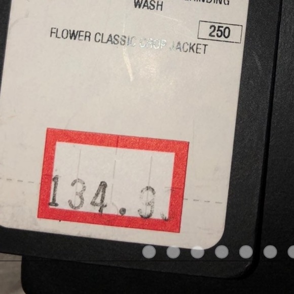 Guess woman’s denim jacket. Size S/P - Picture 10 of 10